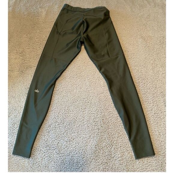 ALO Yoga High-Waist 4 Pocket Utility
Legging Dark Cactus Size S / Exellent - Picture 9 of 11